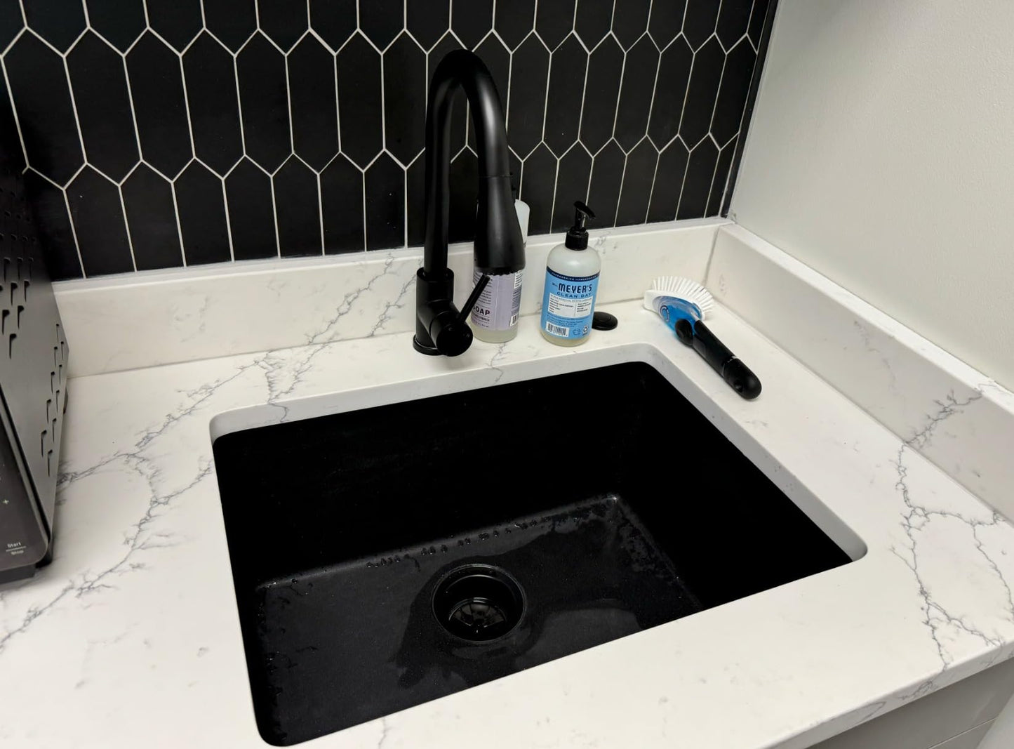 insinkerator atlieku smulkintuvo flansas juodas matinis kriaukle