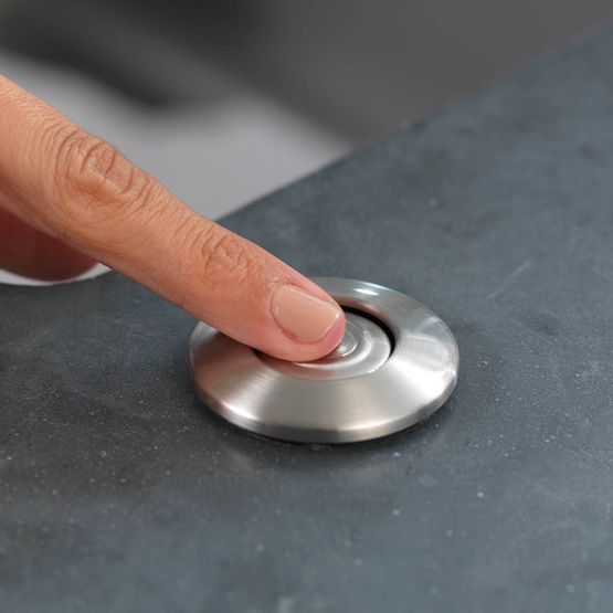 insinkerator nerudijancio plieno stalvirsio mygtukas imontuotas